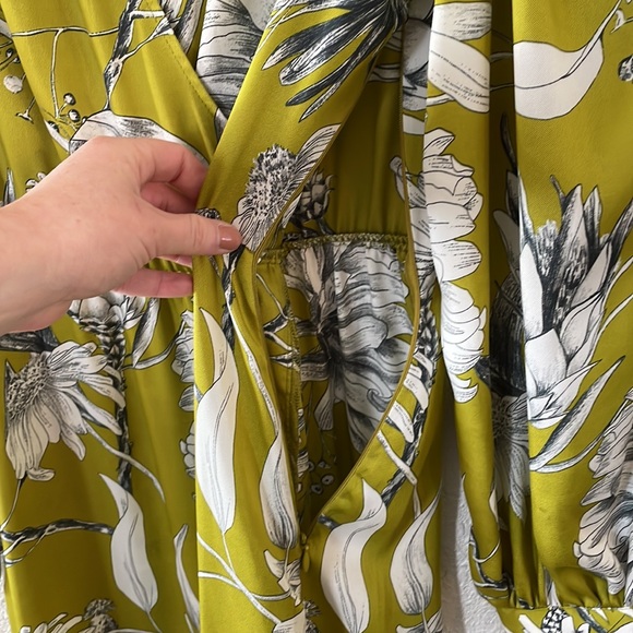 Chartreuse print midi dress with button detailing. Cinch waist, deep V & slit - Picture 10 of 10